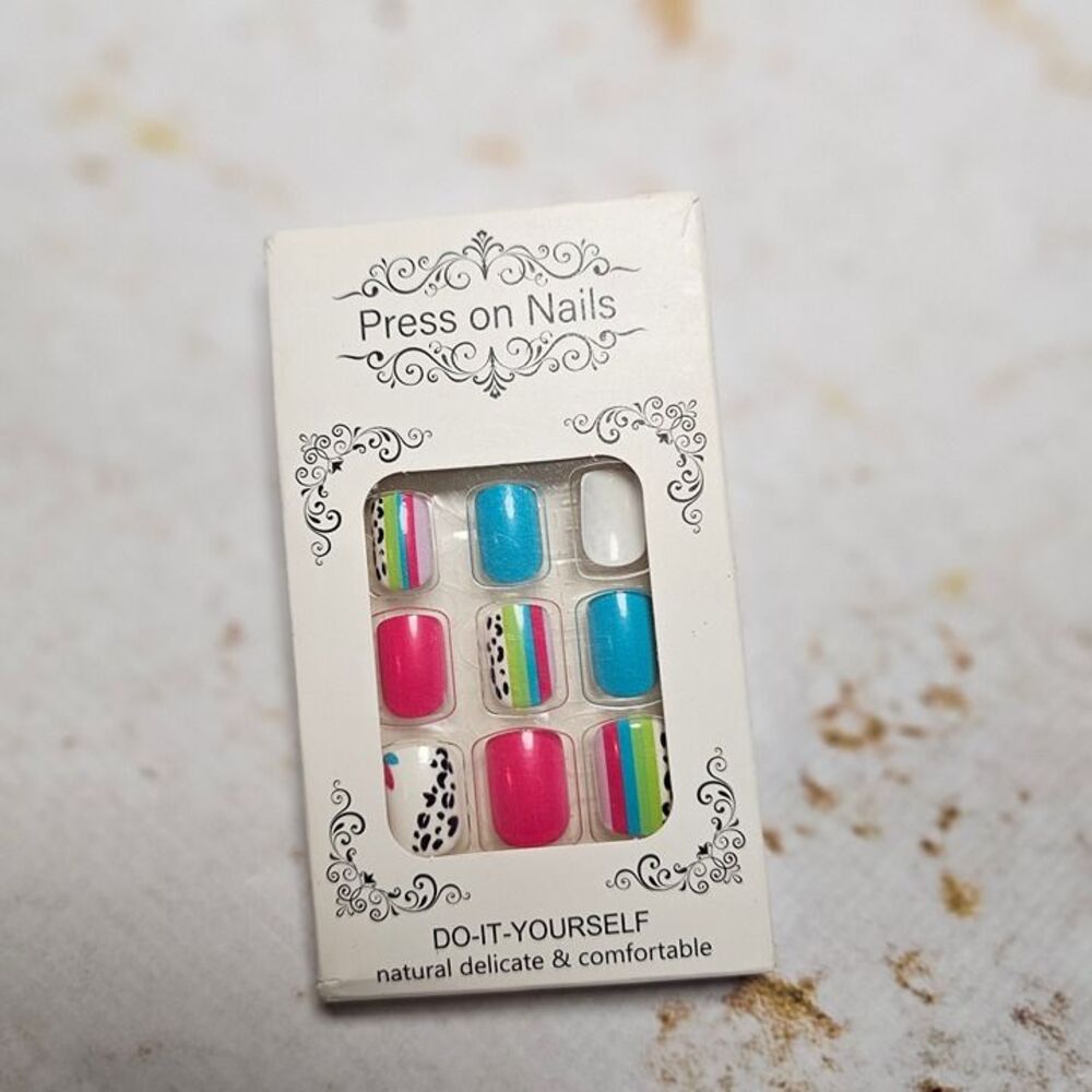 23 Pc Rainbow Leopard Press-On Nails Set | w/ Glue Tabs & Buffer | Medium Length